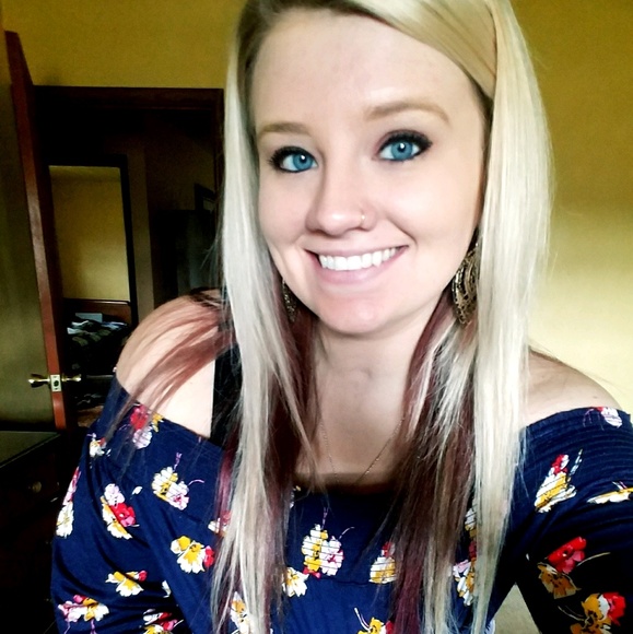 Meet your Posher, Emily - Picture 1 of 1